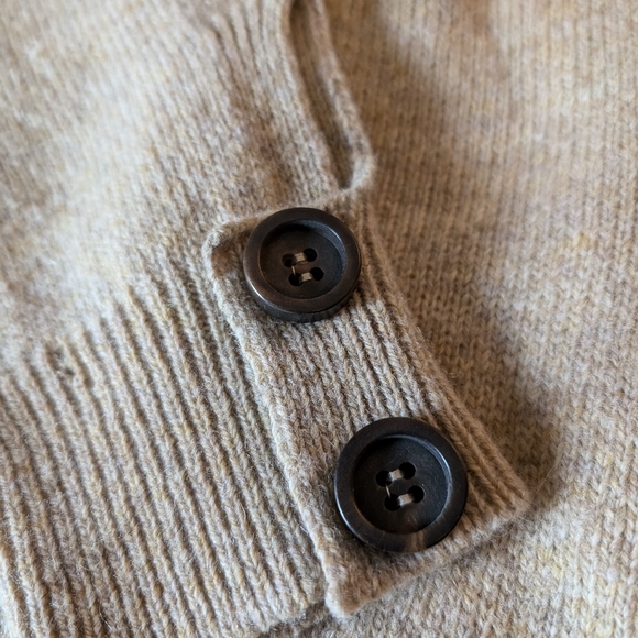 Chloe Beige Wool Deep V Cardigan w/Pockets & Buttons - Picture 5 of 11
